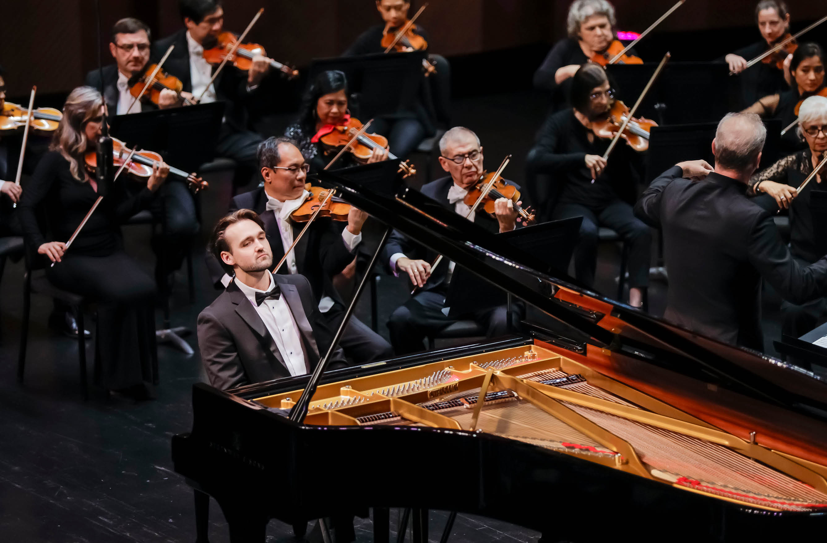 Philipp Lynov: 2025 Cliburn MOZART Piano Concerto No. 9 in E-flat